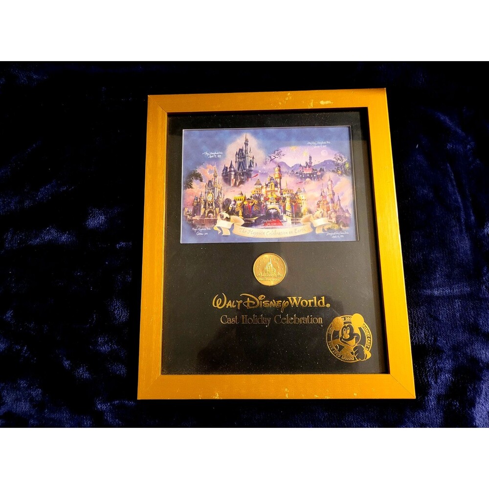 2005 Walt Disney World Cast Holiday Celebration Framed Coin and Print Cast Excl